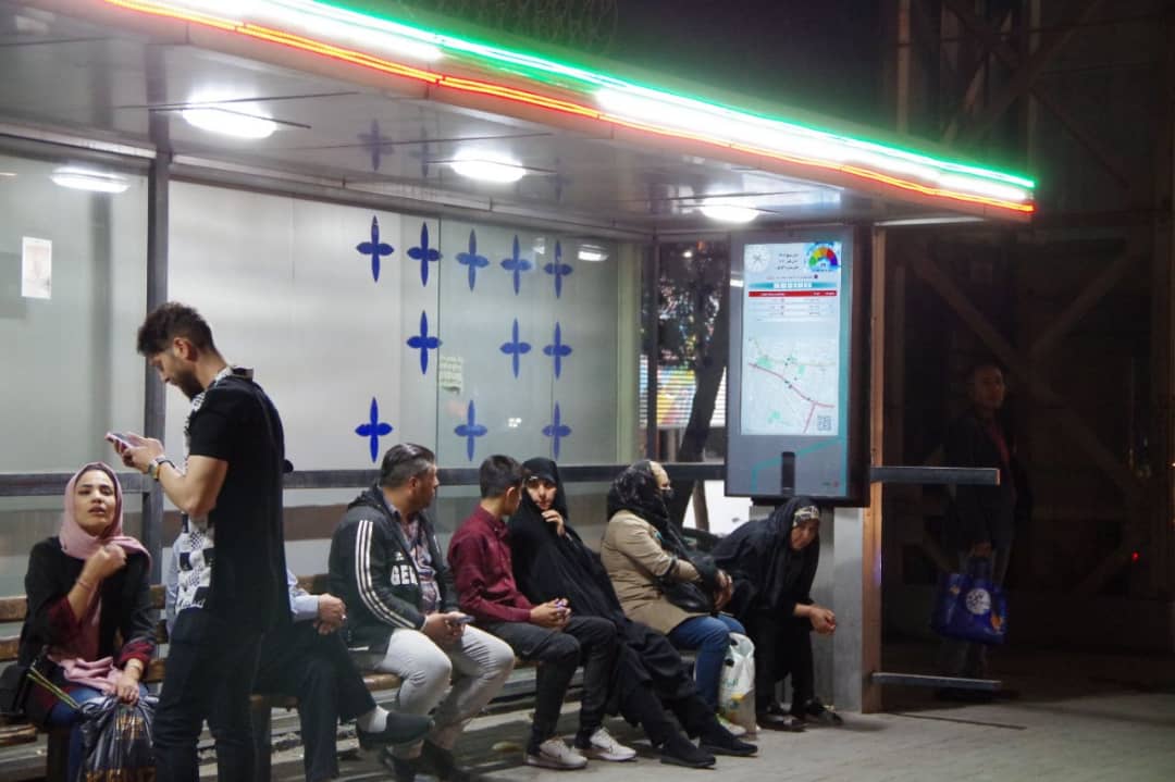 نصب تابلوهای هوشمند ایستگاه‌های اتوبوس در ۱۰ ایستگاه در سطح شهر مشهد
