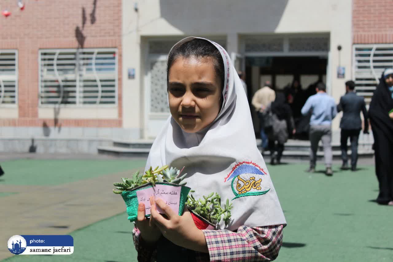 مدرسه‌ای مدرن در حاشیه شهر مشهد